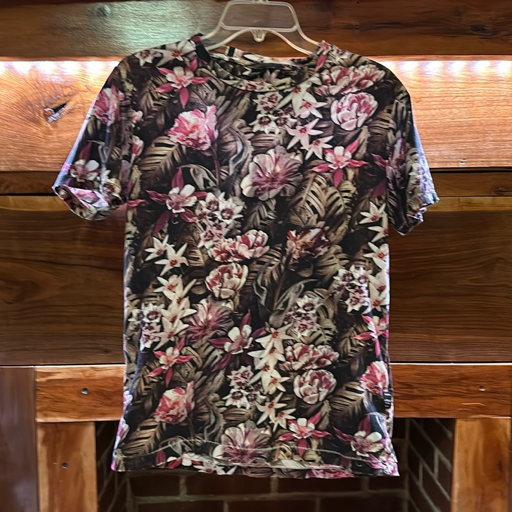 Replay men’s t-shirt, size small, multicolored flowers.
